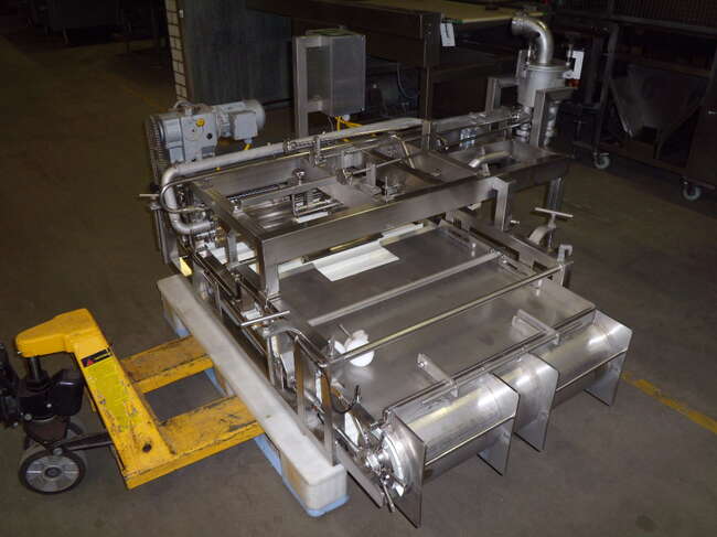 Forming machine for meatrolls